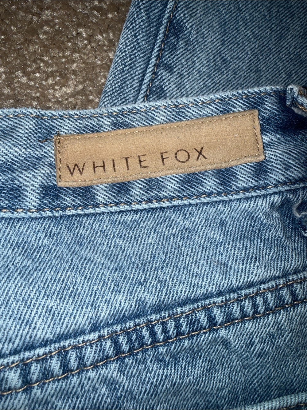 White Fox Boutique Washed Blue High-Rise Straight Jeans - Large - Picture 8 of 9
